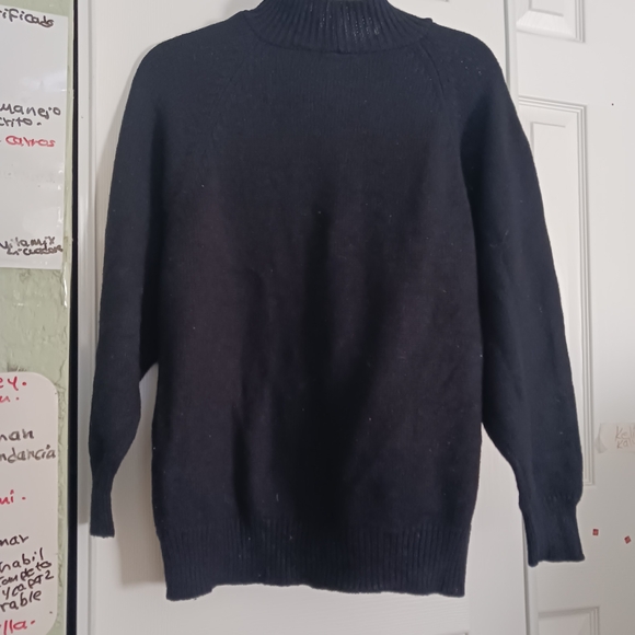 CLEARENCE VTG Hanes WOMEN Sweatshirt Black Roses Flower Embroidery.Used SZM USED - Picture 4 of 4